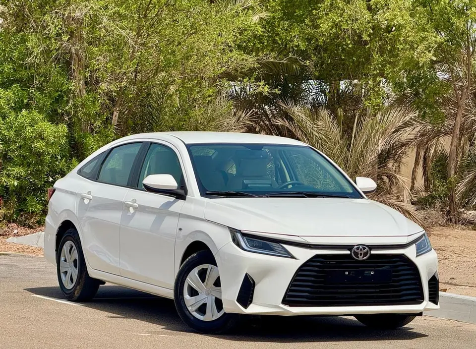 Toyota Yaris E 2024