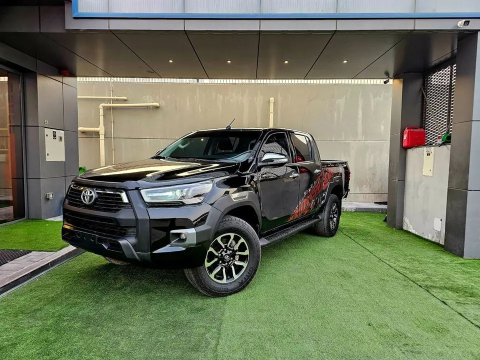 Toyota Hilux ADVENTURE 2025