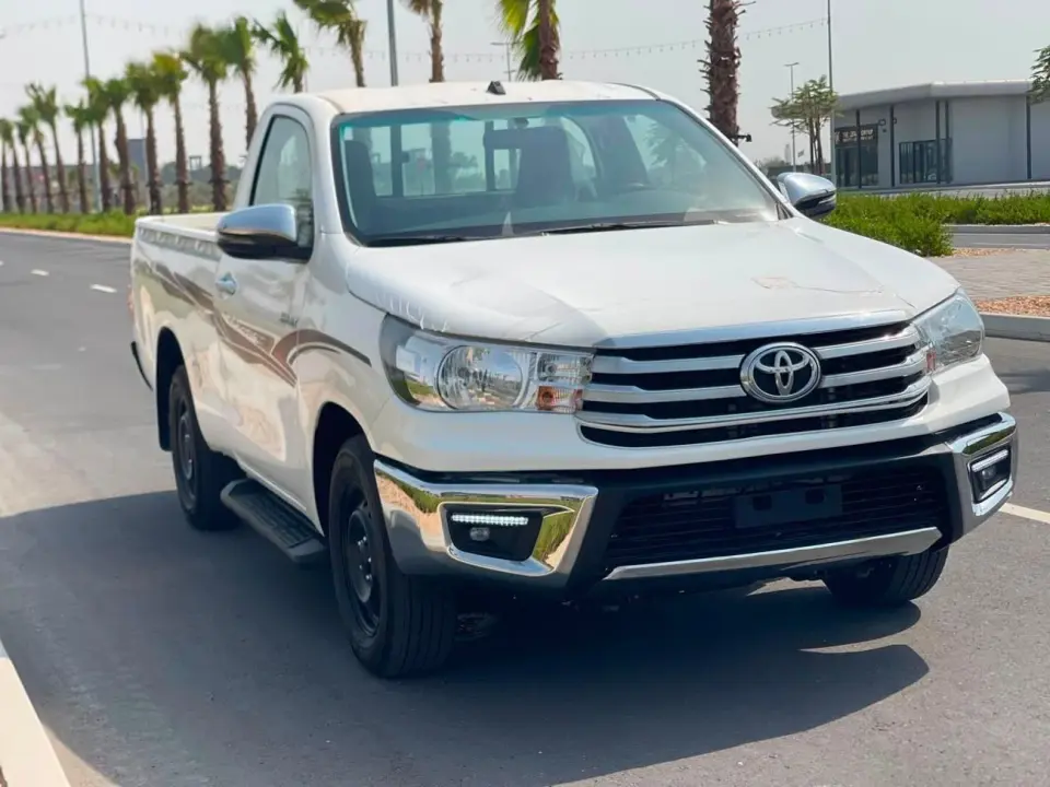 Toyota Hilux STANDARD 2026