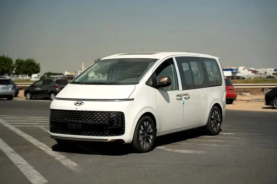 Hyundai Staria Luxury 7 seaters 2026