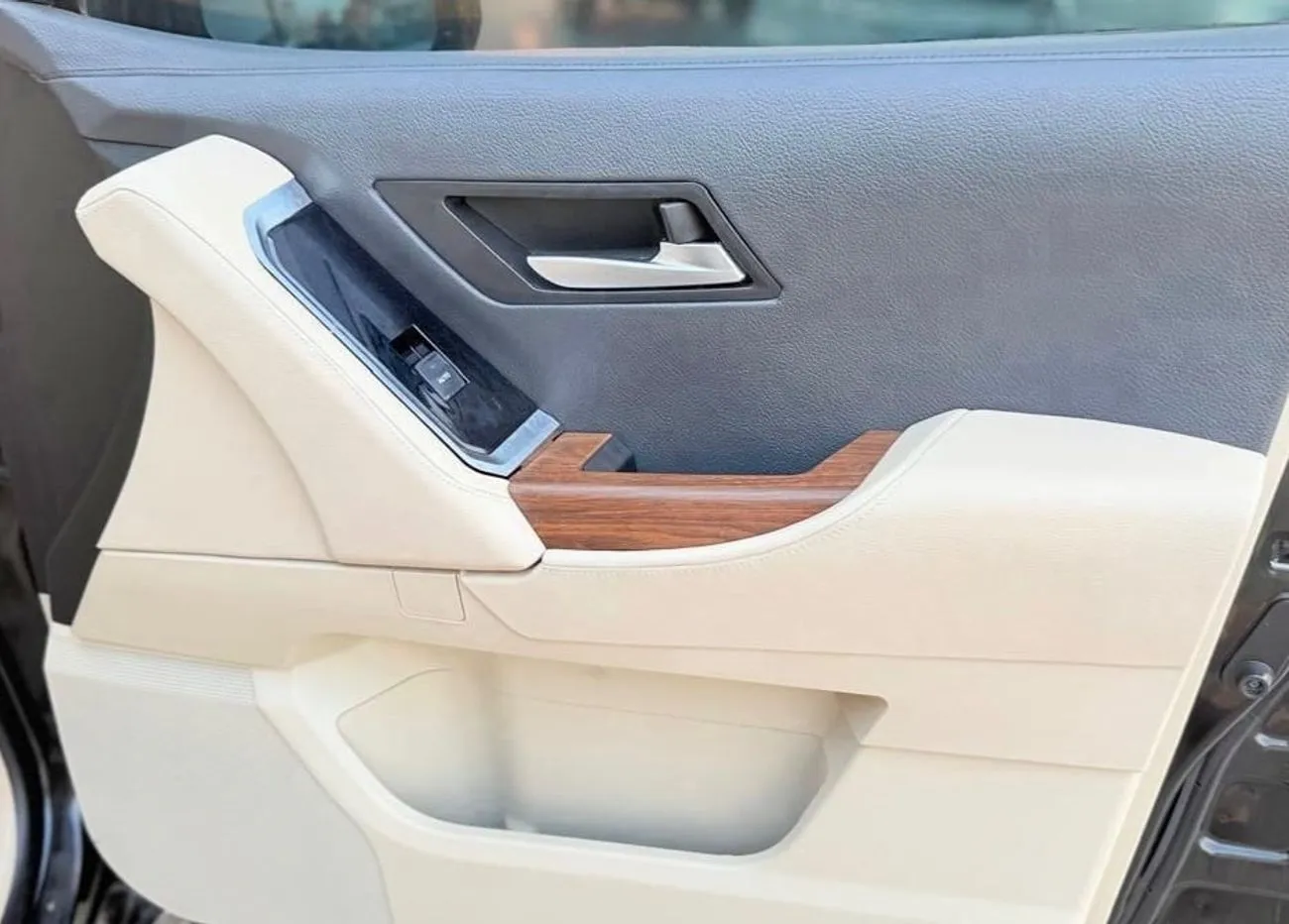 Toyota Land Cruiser GXR 2019 — фото 16