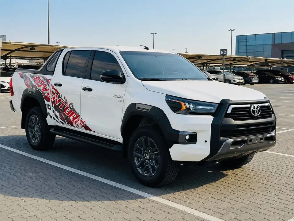 Toyota Hilux ADVENTURE 2025