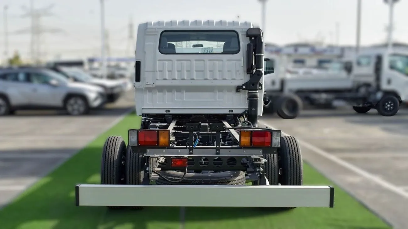 Isuzu NPR 3.0L 4CYL - MANUAL - DIESEL - PICKUP TRUCK - REAR WHEEL DRIVE - 6 SEATER - 4 DOORS 2025 — фото 6
