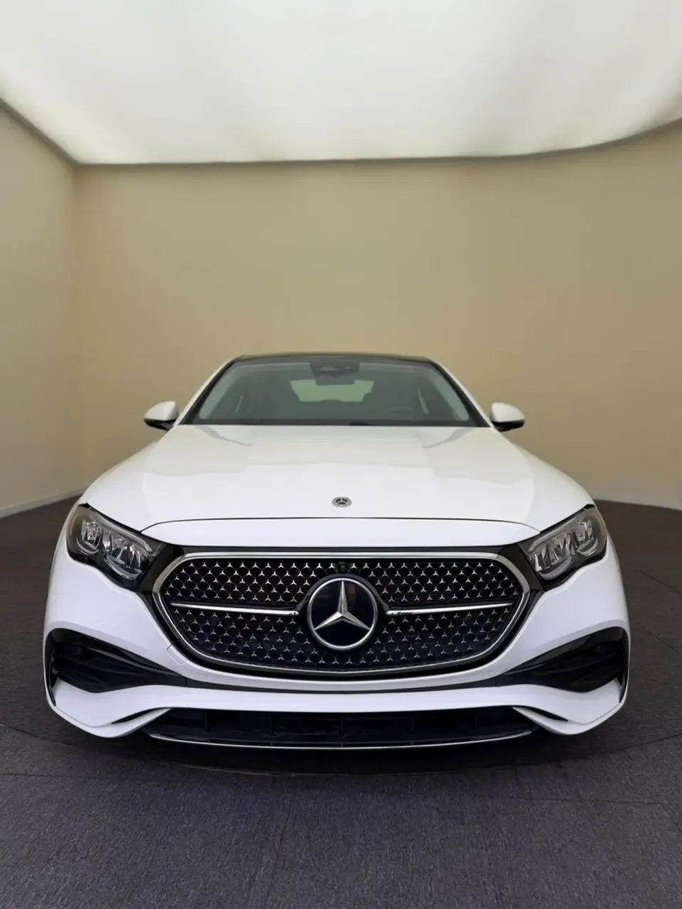 Mercedes-Benz E350 4MATIC 31,000KM 2025