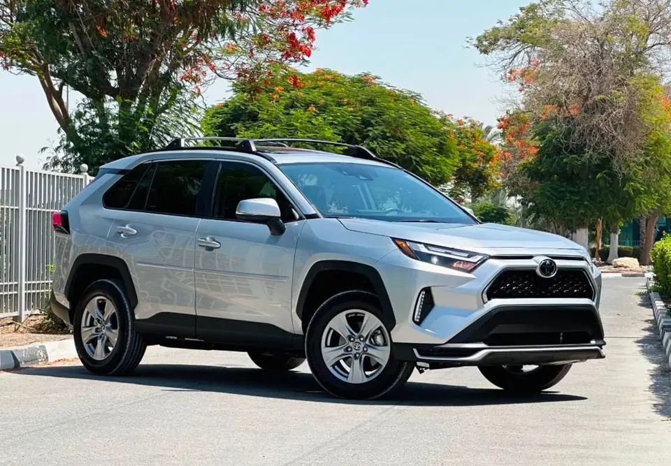 Toyota RAV4 XLE 2025
