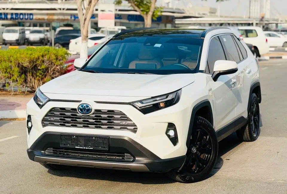 Toyota RAV4 XLE HEV 2024
