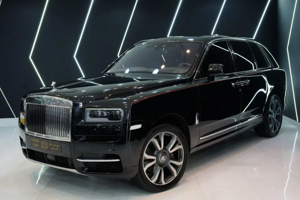 Rolls-Royce Cullinan STD (6.8L · 12 Cyl · Automatic · Petrol · SUV/Crossover · All Wheel Drive · 5 Seats · 5 Door) 2019