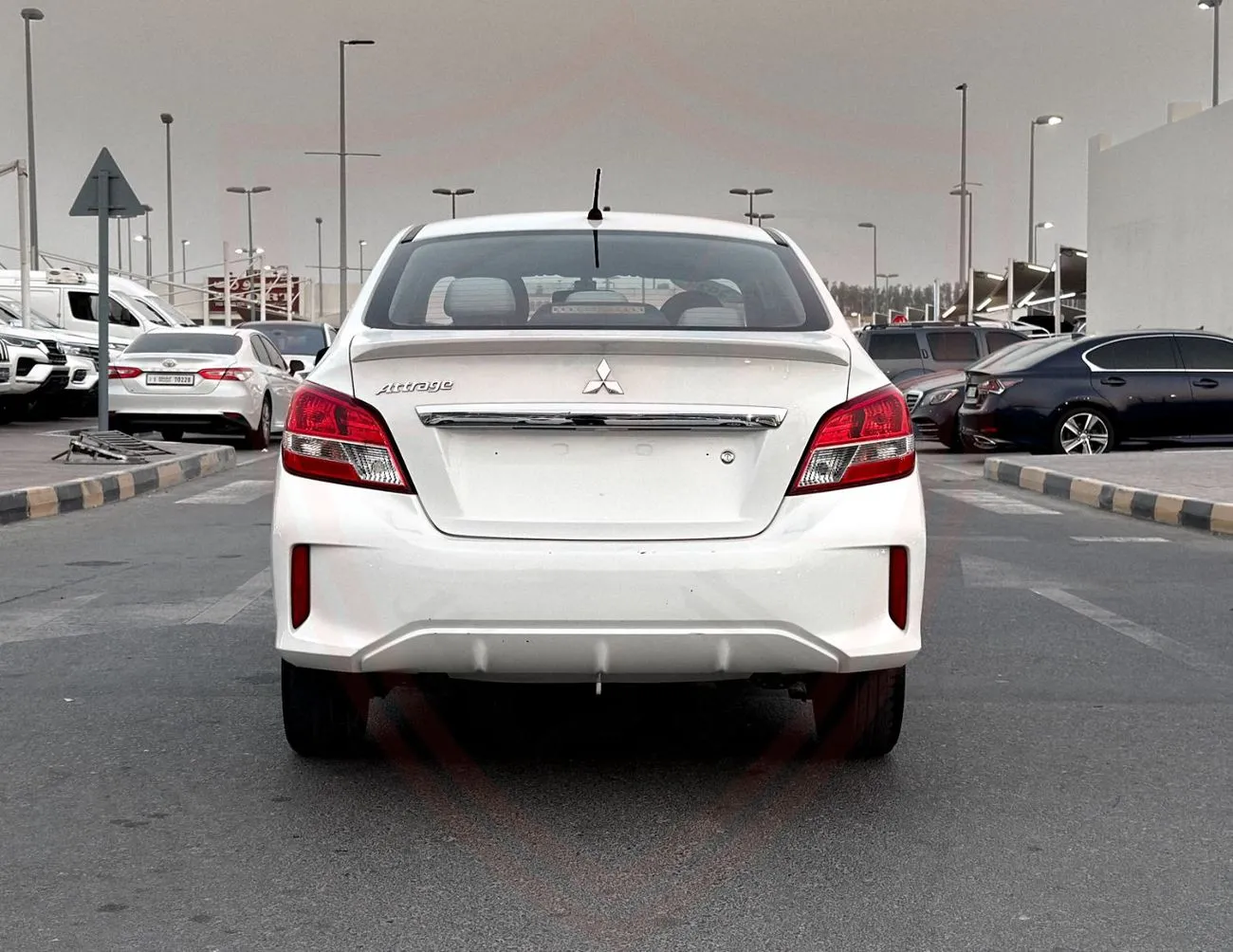 Mitsubishi Attrage GLX HIGHLINE 2023 — фото 6