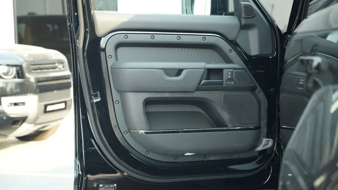 Land Rover Defender Black-Black OCTA P635 2026MY Export Only 2026 — фото 16