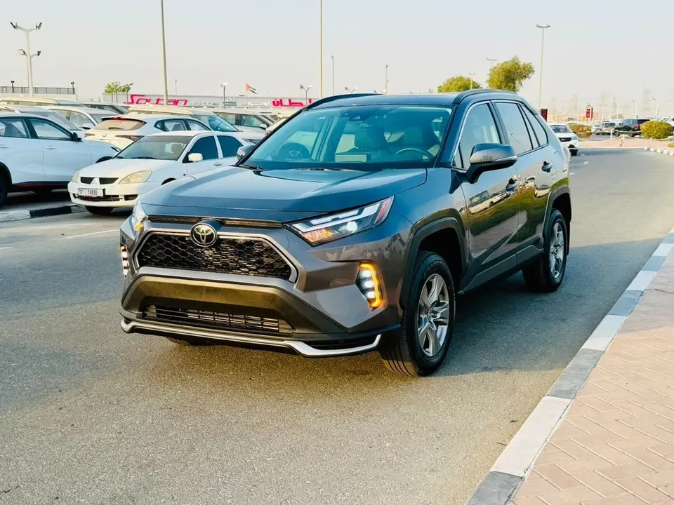 Toyota RAV4 XLE 2025