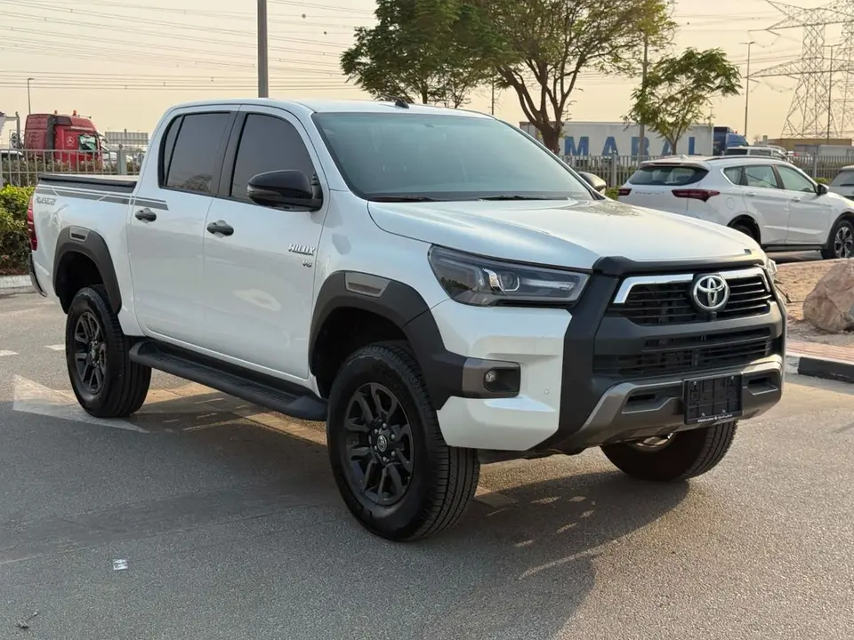 Toyota Hilux ADVENTURE 2026