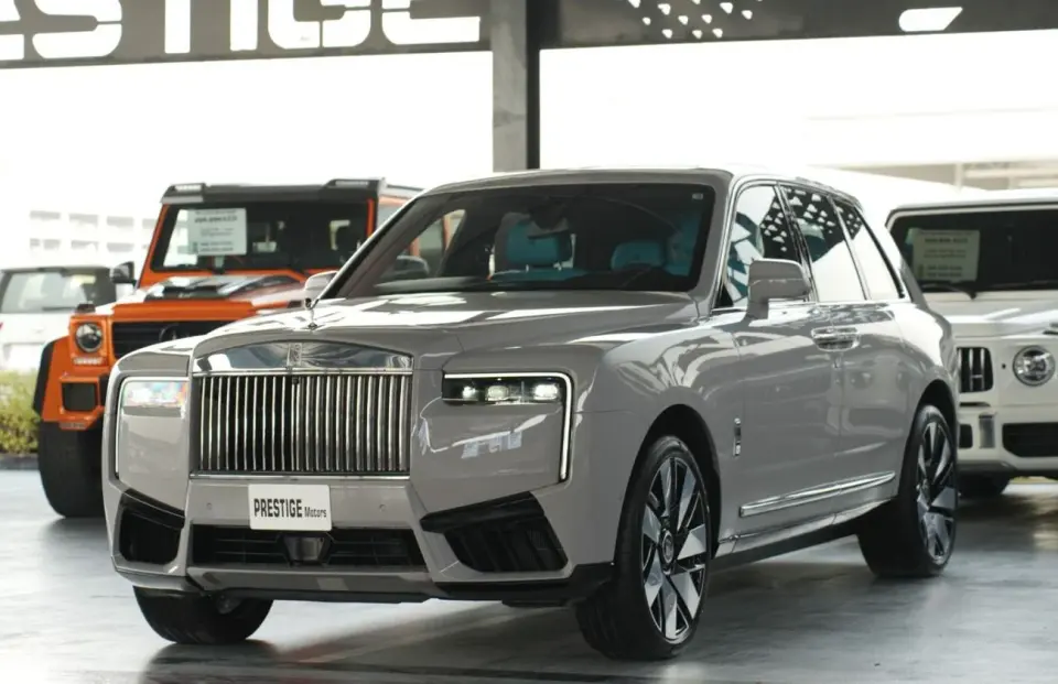 Rolls-Royce Cullinan SILVER BADGE 2026