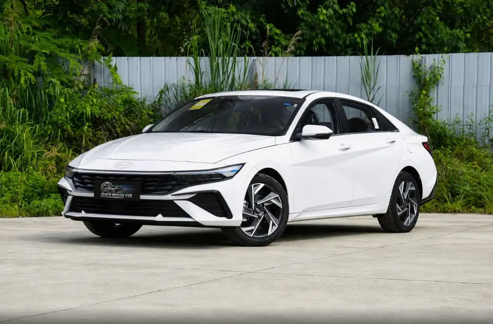 Hyundai Elantra 1.5L CVT LUX 2026