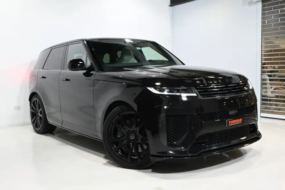 Land Rover Range Rover SV 2025