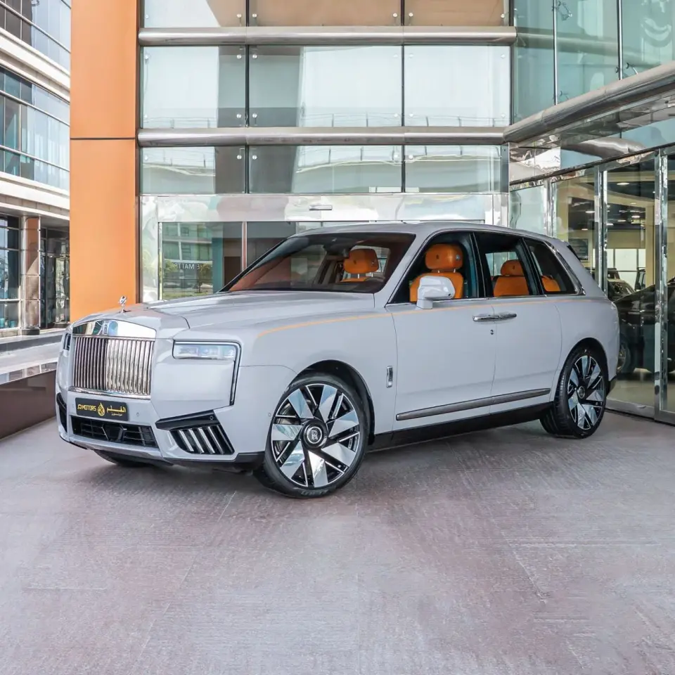 Rolls-Royce Cullinan SILVER BADGE 2026