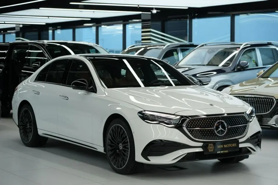 Mercedes-Benz E300 AMG 2026