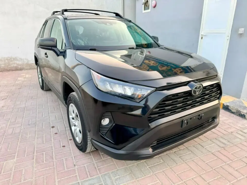 Toyota RAV4 LE 2020