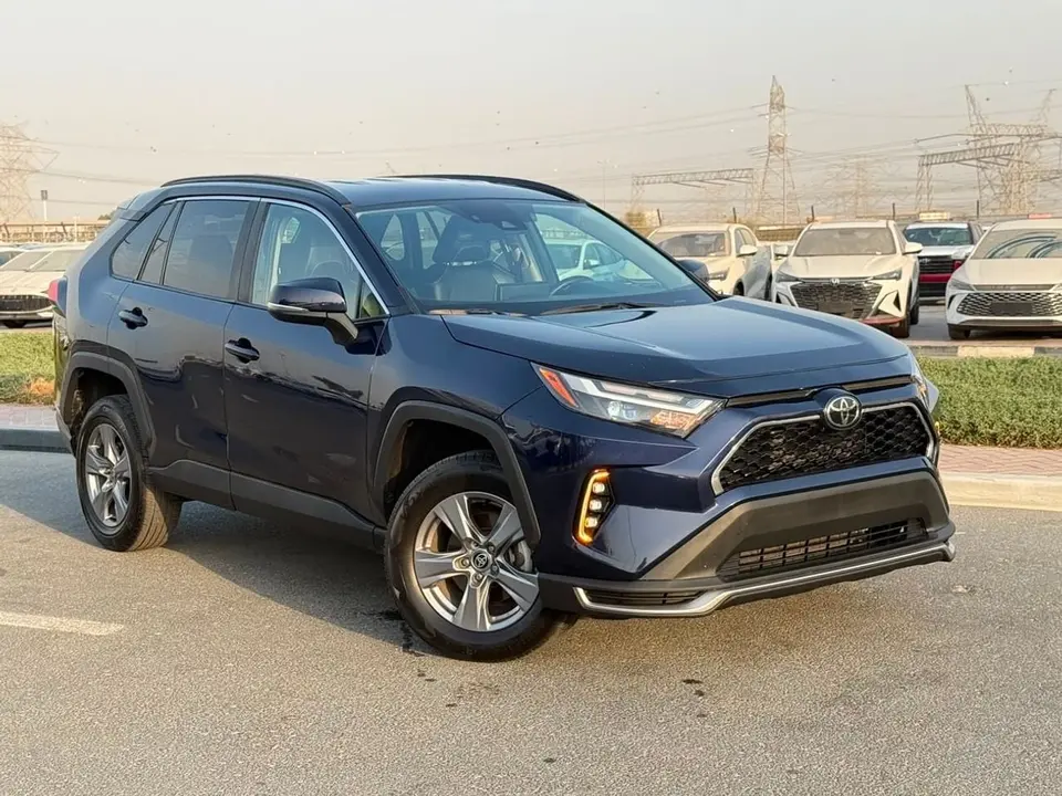 Toyota RAV4 XLE 2024