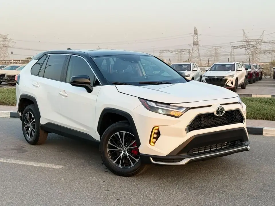 Toyota RAV4 LE 2025