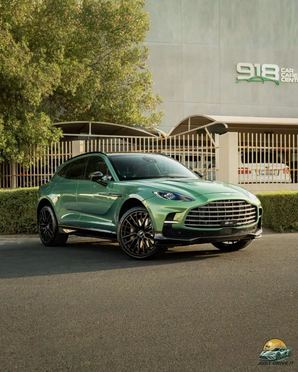 Aston Martin DBX 707 2025