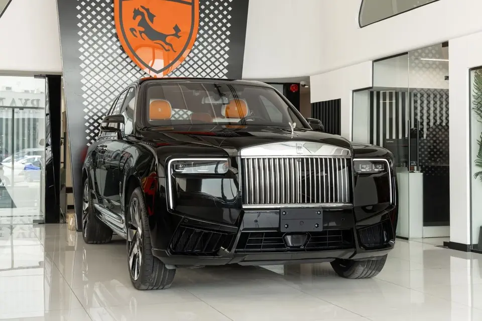 Rolls-Royce Cullinan SILVER BADGE 2026