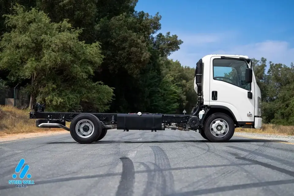 Isuzu NPR 85 2025