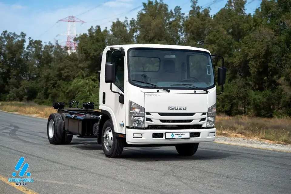 Isuzu NPR 85 2025