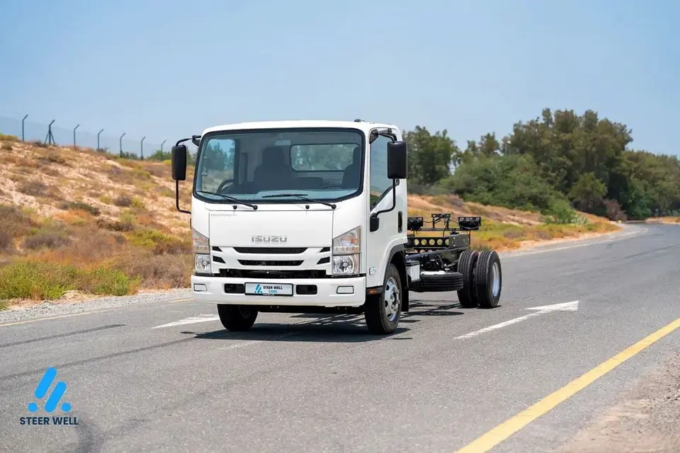 Isuzu NPR NP 2025