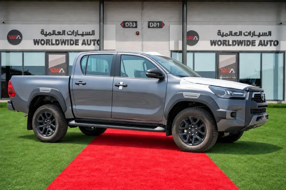 Toyota Hilux ADVENTURE 2025