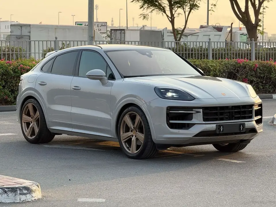 Porsche Cayenne STANDARD 2023