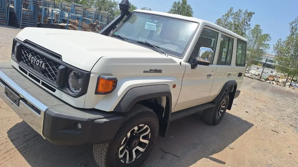 Toyota Land Cruiser 70 LC76 LX 2026