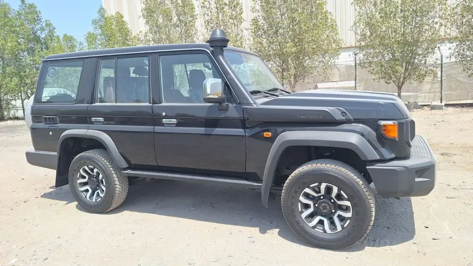 Toyota Land Cruiser 70 LC76 LX 2026