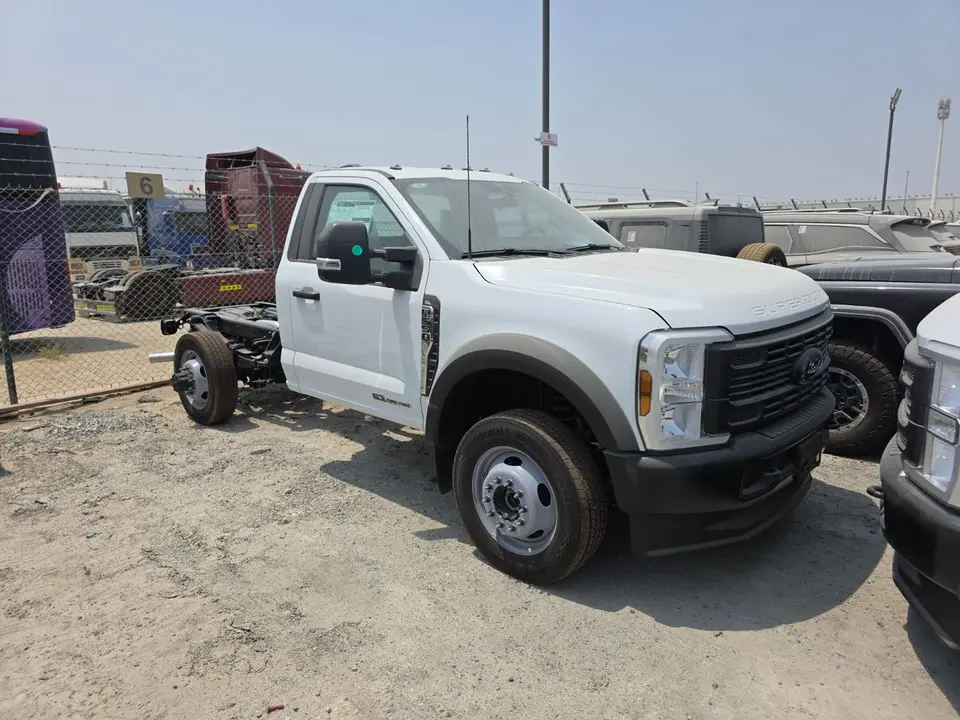 Ford F-550 XL 145 6.7 2026