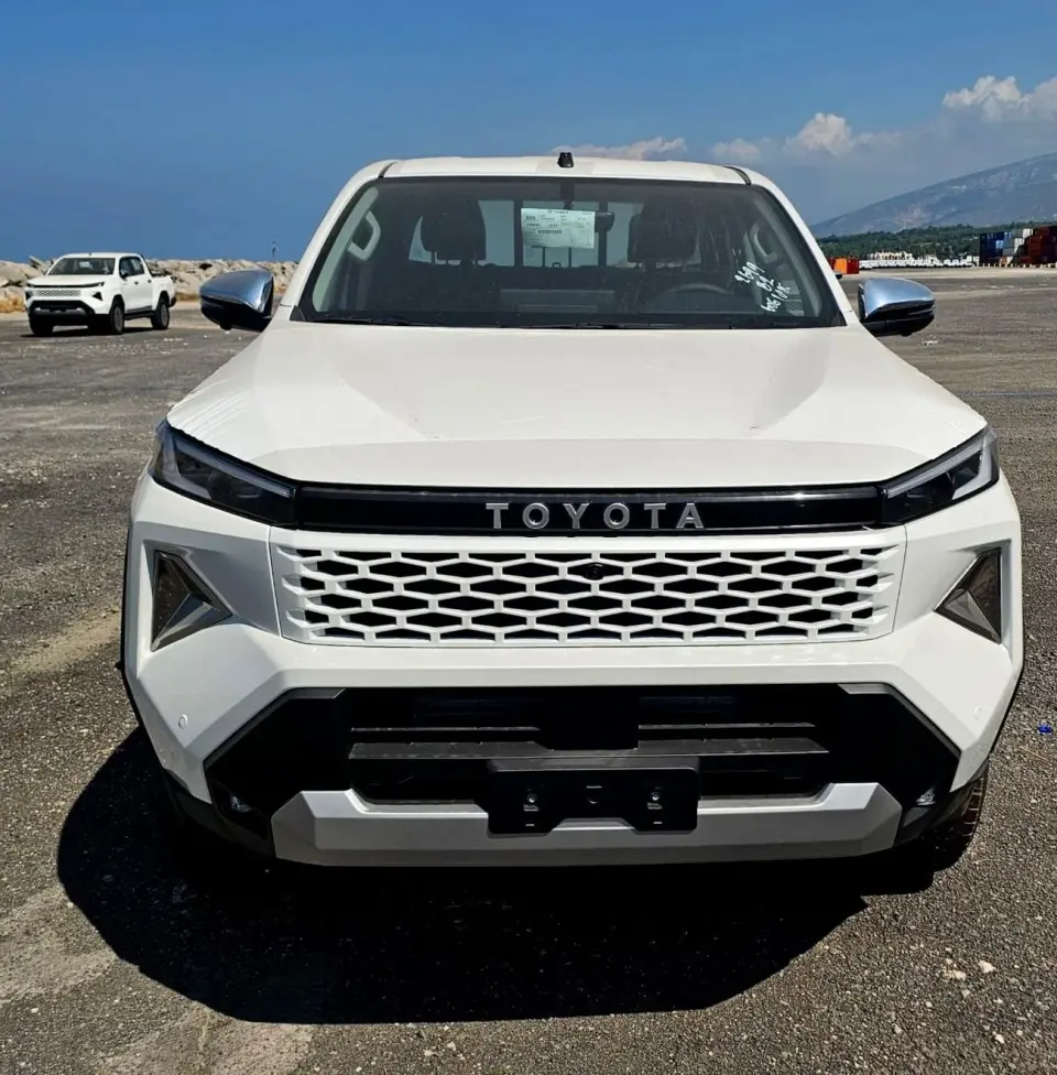 Toyota Hilux TOYOTA HILUX TRAVO BRAND NEW 2.7L ENGINE V4 PETROL FULL OPTION: 2027