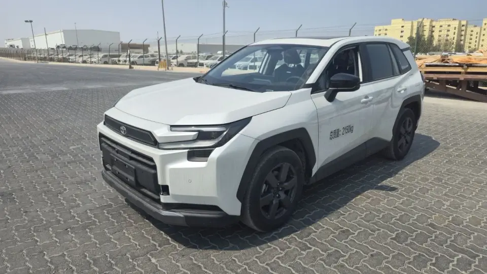 Toyota RAV4 LE 2026