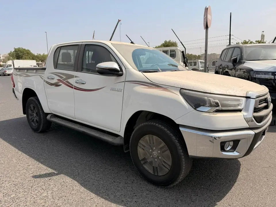 Toyota Hilux SR5 2026