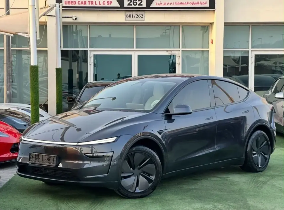 Tesla Model Y LONG RANGE 2026