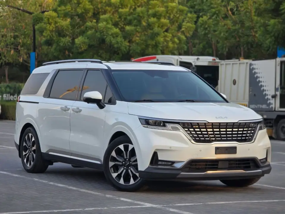 Kia Carnival EX DLX 2023