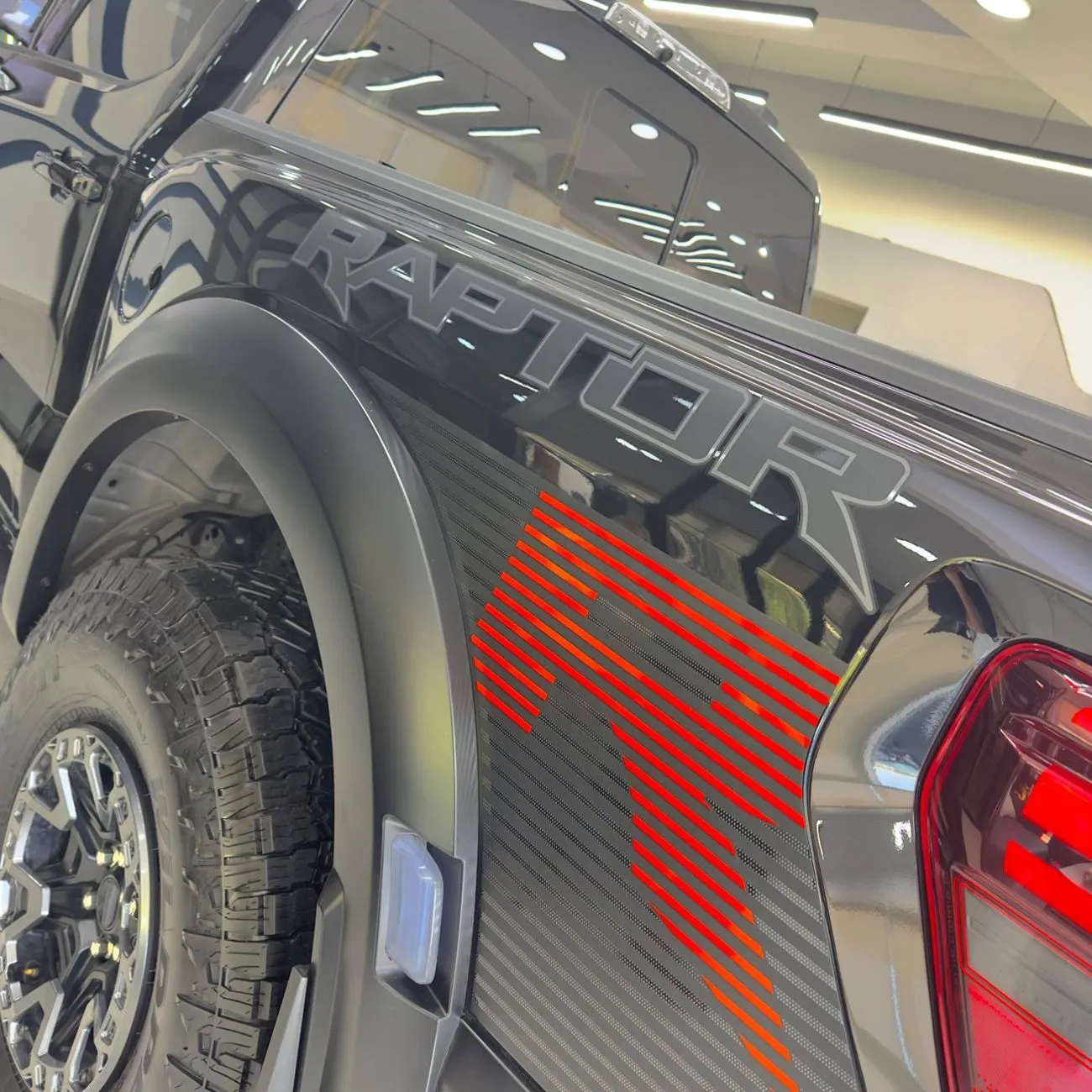 Ford F-150 RAPTOR R CREW 2025 — фото 7