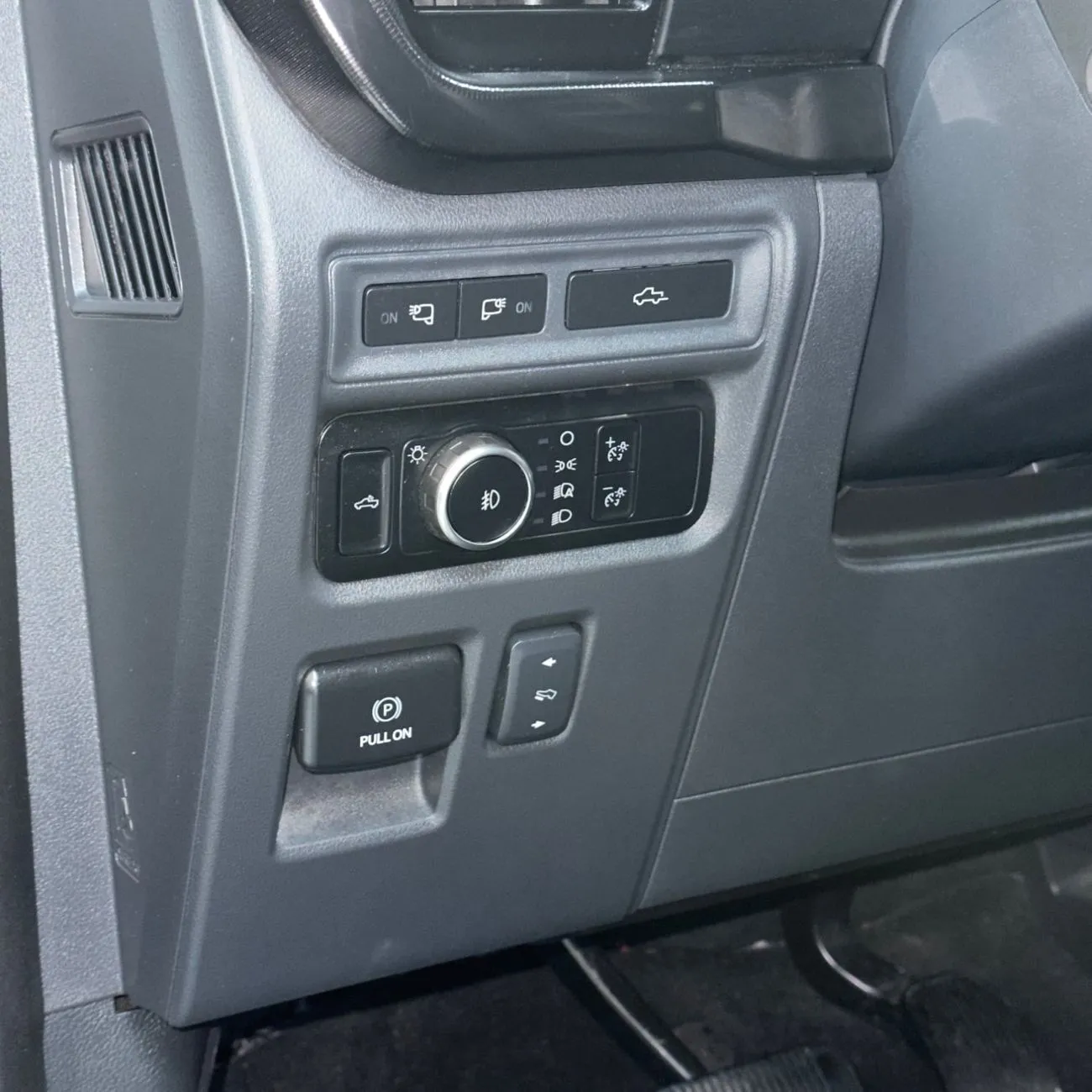 Ford F-150 RAPTOR R CREW 2025 — фото 10