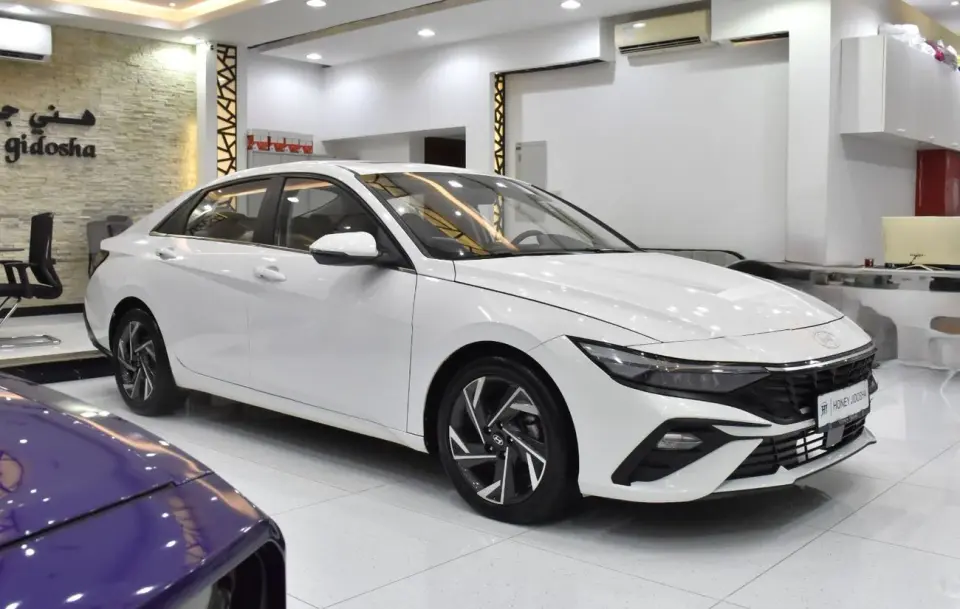 Hyundai Elantra COMFORT 2024