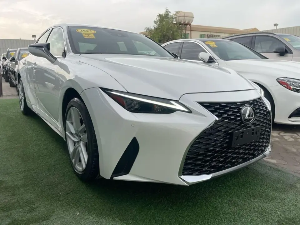 Lexus IS300 AWD 2021