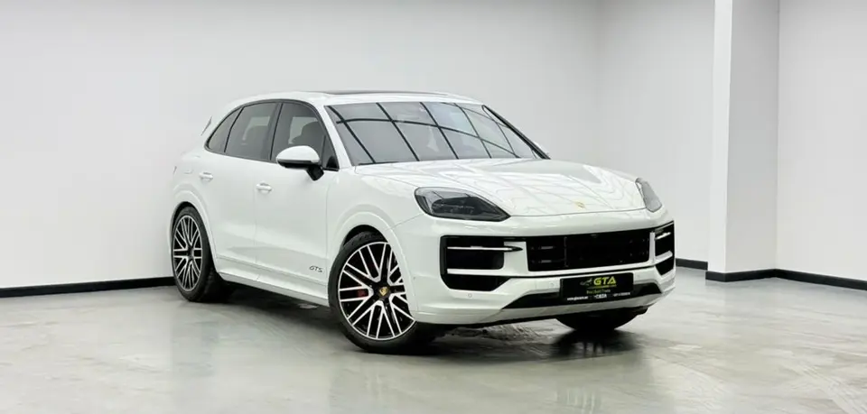 Porsche Cayenne GTS 2025