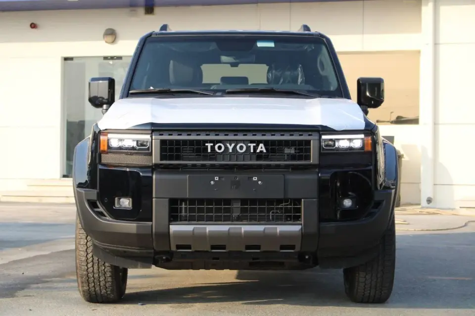 Toyota Land Cruiser VXR 2025