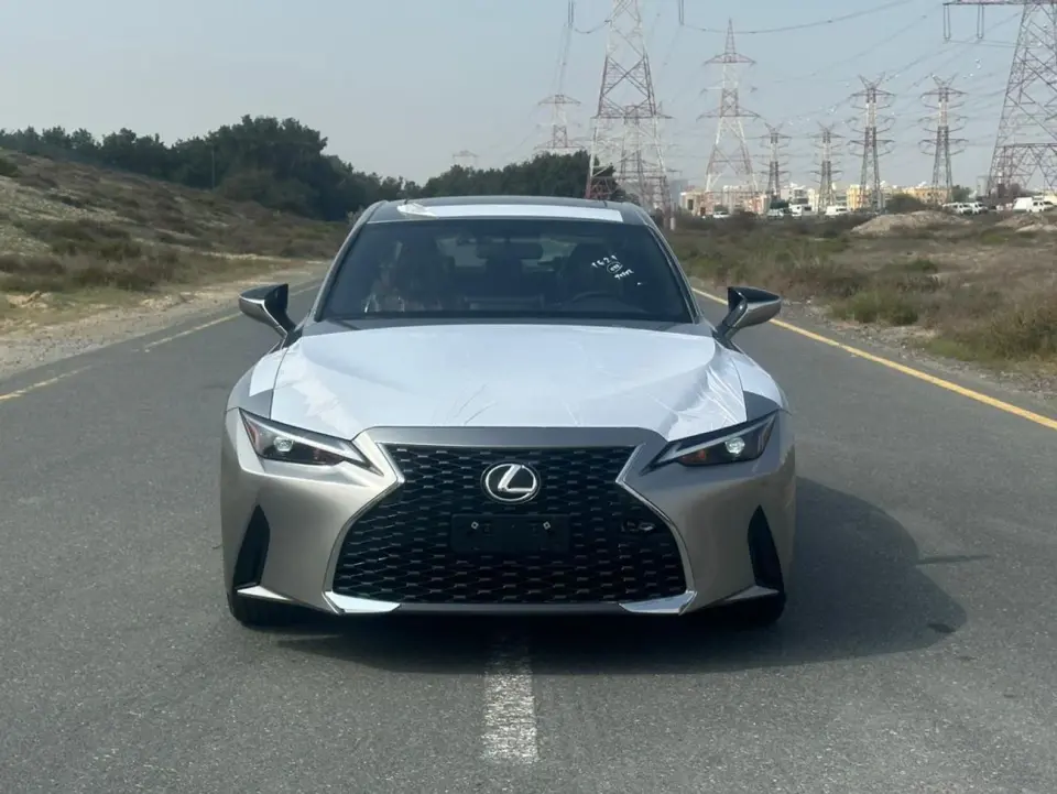 Lexus IS300 PREMIER 2025