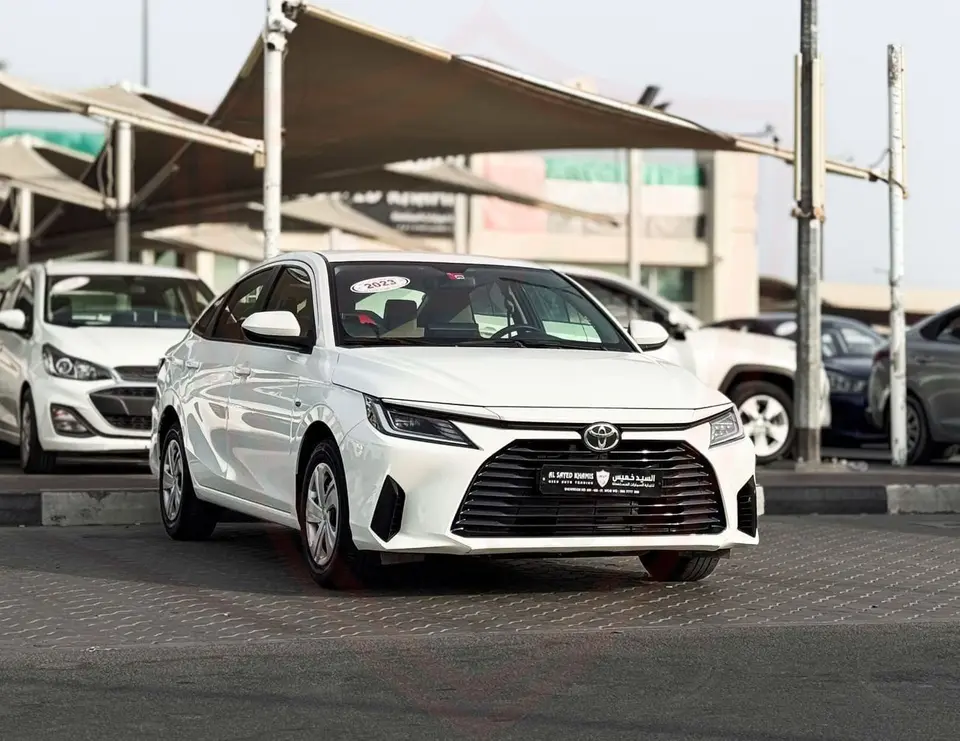 Toyota Yaris E 2023