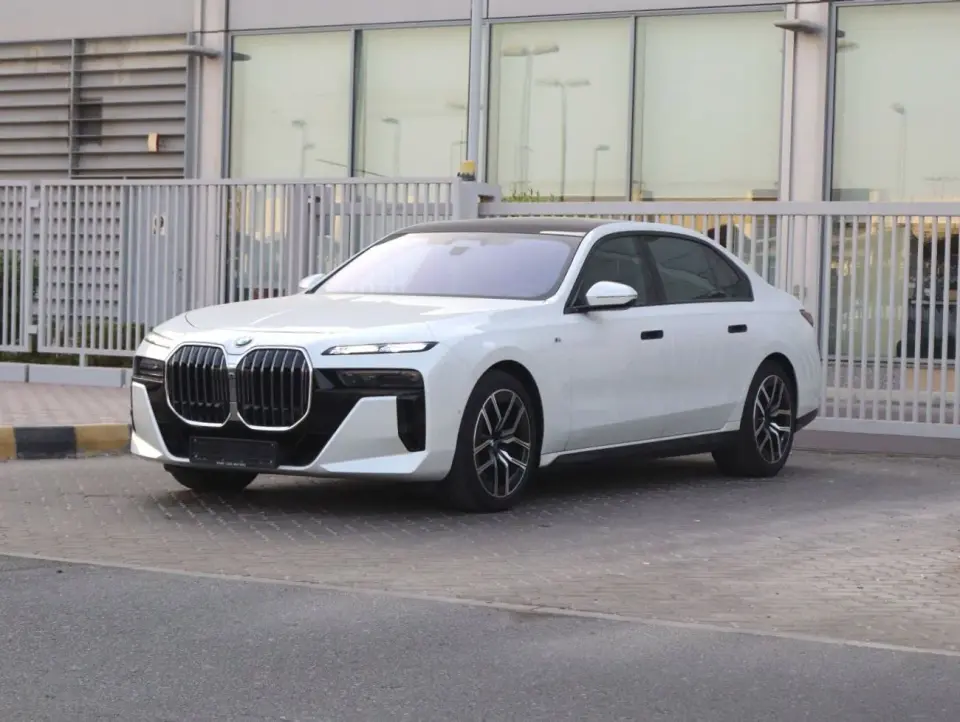 BMW 735i M SPORT 2023