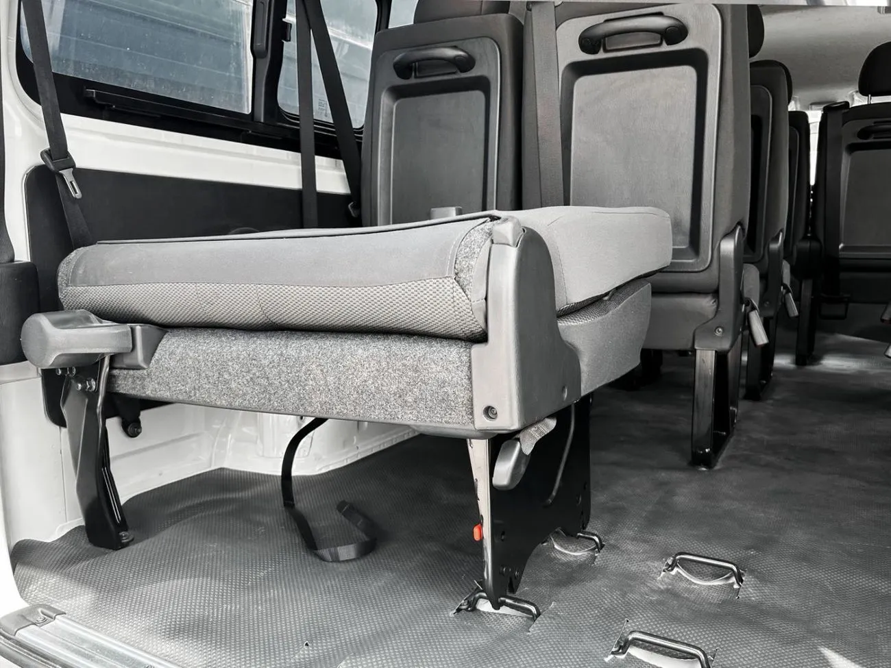 Toyota Hiace DX 2026 — фото 4