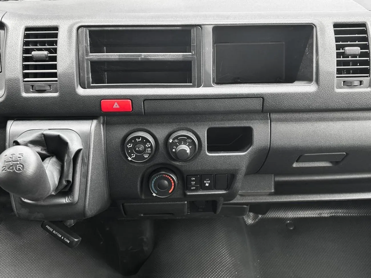 Toyota Hiace DX 2026 — фото 9