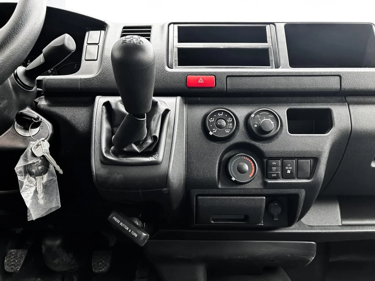 Toyota Hiace DX 2026 — фото 12